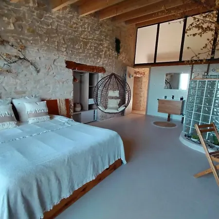 Charming Surrounded By Nature Nyaraló Sarratella